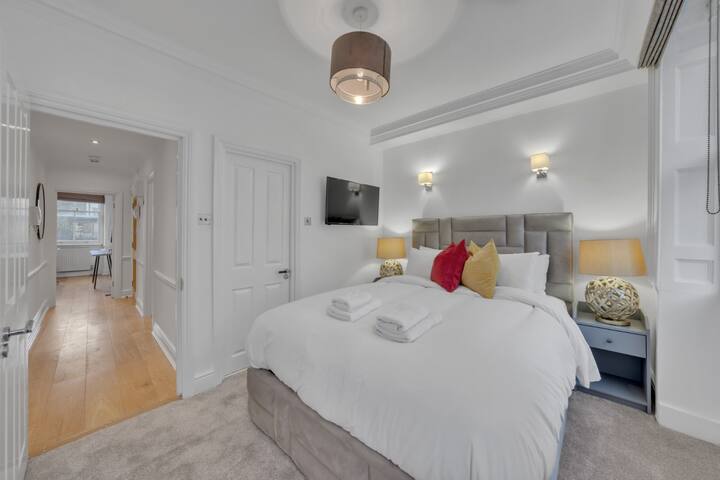 Superior Apartment next to Park Lane