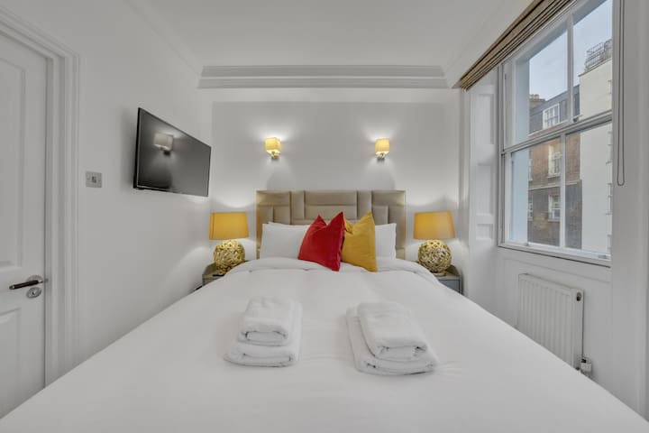 Superior Apartment next to Park Lane gallery image 5