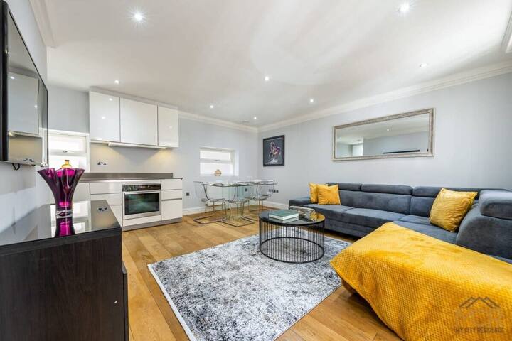 Charming Home in the heart of Mayfair gallery image 2