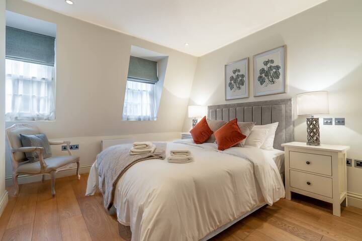 Luxury Mayfair Town House gallery image 3