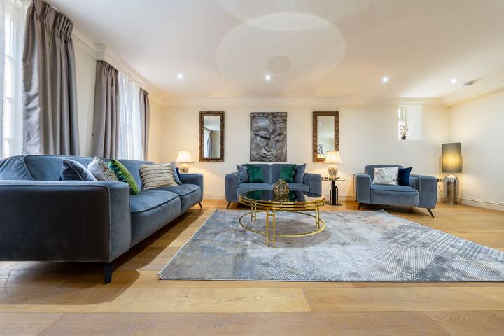 Luxury Mayfair Town House gallery image 2