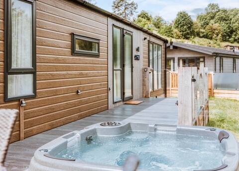 Sycamore Lodge VIP Hot Tub and Pet Friendly