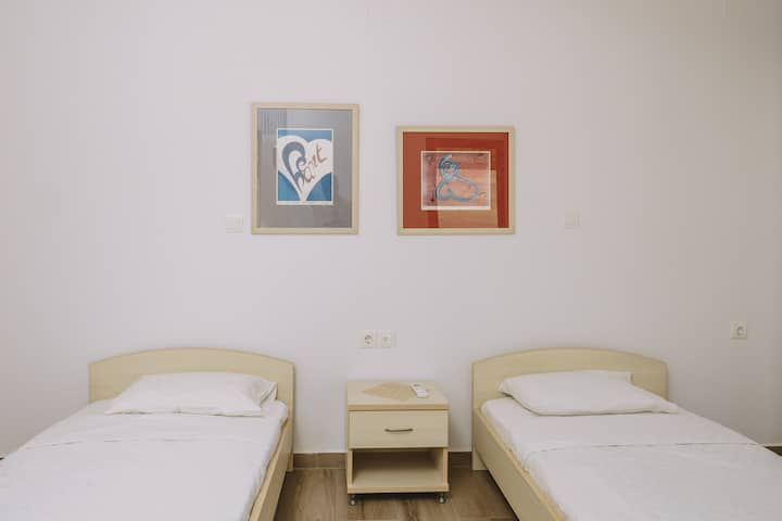 ห้องนอนเตียงคู่