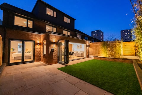 Luxury 8 Bed Home Manchester