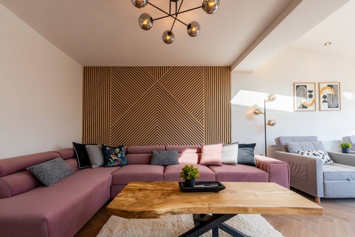 Luxury 8 Bed Home Manchester gallery image 4