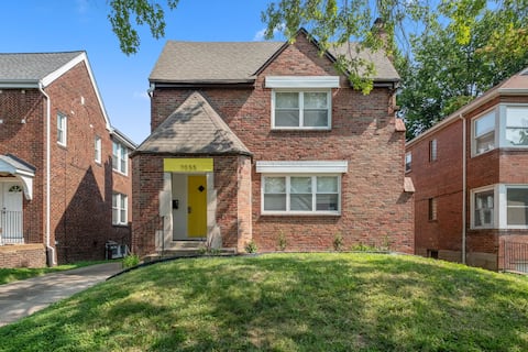 Game Room + Walk to Loop • Near Hospitals STL