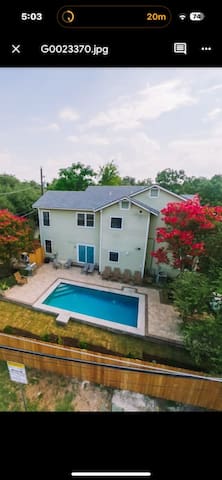 Bouldin 6 bedroom fresh remodel pool