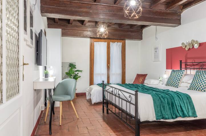 Wine Apartments Florence Ciliegiolo gallery image 4