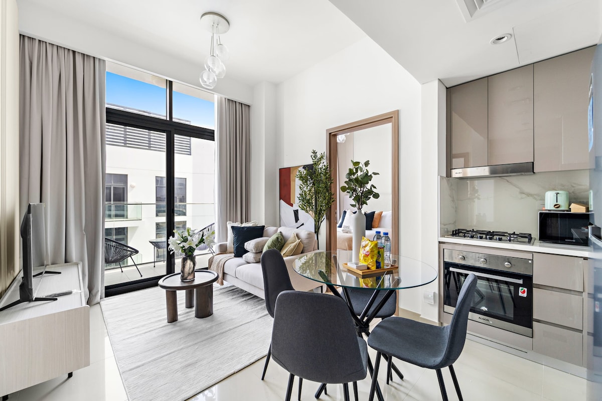 Top Airbnb: Silkhaus Stylish 2BDR | Azizi Gardens | Pool & Gym à Nad Al Sheba First