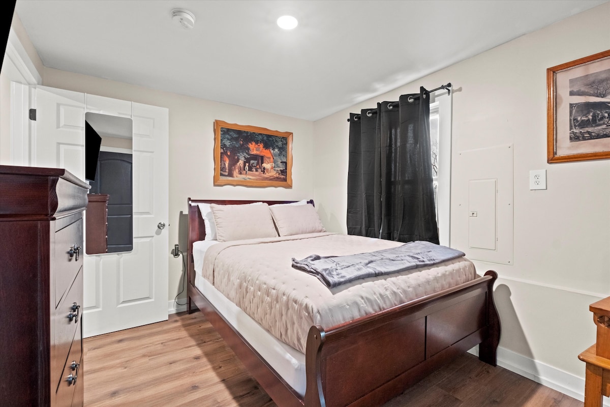 Cama queen en la casa