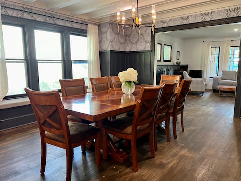 Historic Bulldog Bungalow, Lively Village