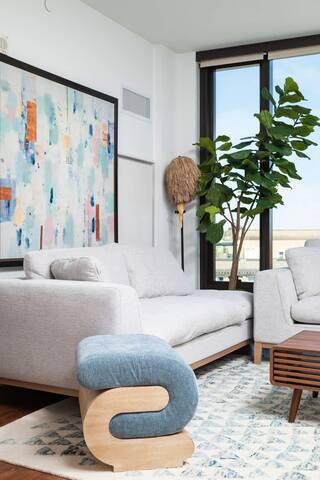 Back-Bay Upscale Central Penthouse W Roof-top gallery image 3
