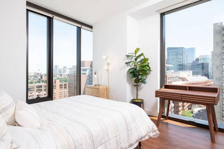 Back-Bay Upscale Central Penthouse W Roof-top gallery image 5