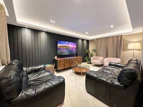 Top Airbnb: Sheffield Charming Detached 4bd Home in South Yorkshire