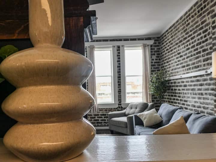 Telfair Place - 2br Loft Overlooking Broughton St. - Savannah, GA