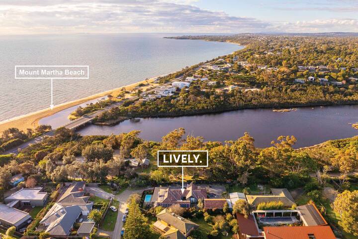 Galene Getaway Walk to Beach, Pool & Fire gallery image 3