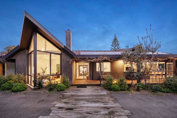 Galene Getaway Walk to Beach, Pool & Fire gallery image 2