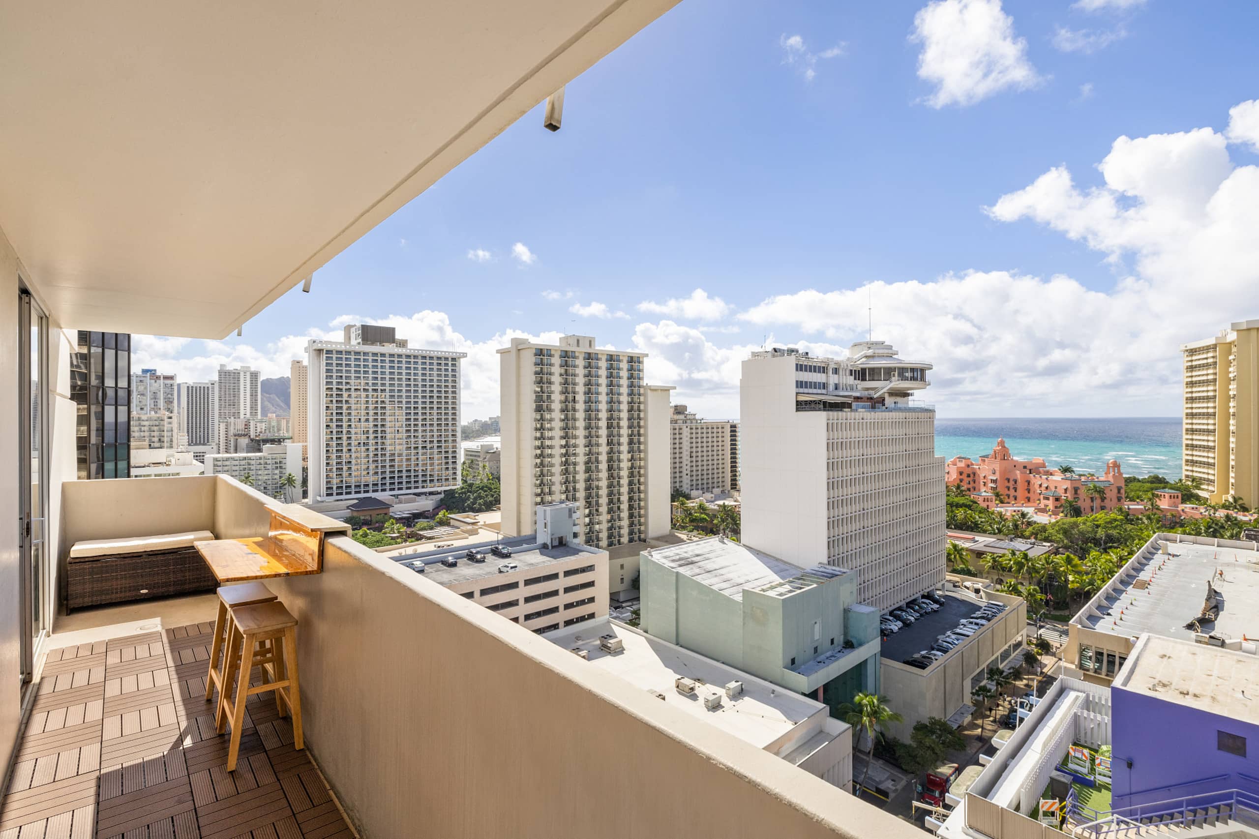 Dazzling Waikiki Studio+King Bed - Image 22