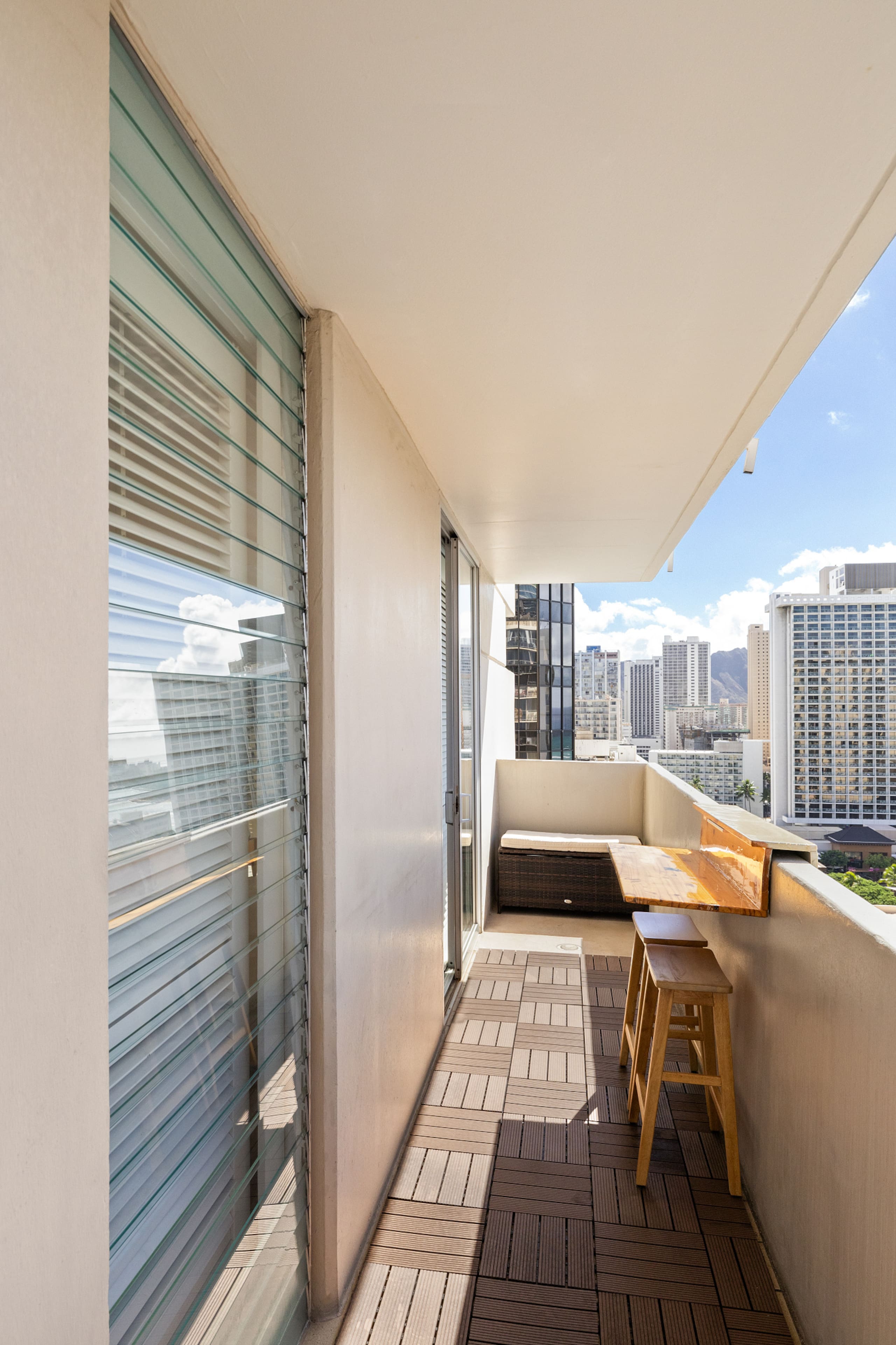 Dazzling Waikiki Studio+King Bed - Image 21