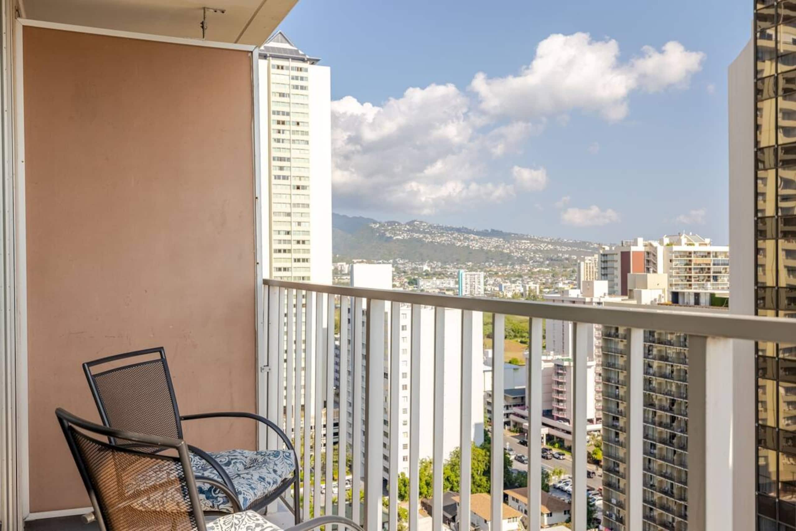Dazzling Waikiki Studio+King Bed - Image 25