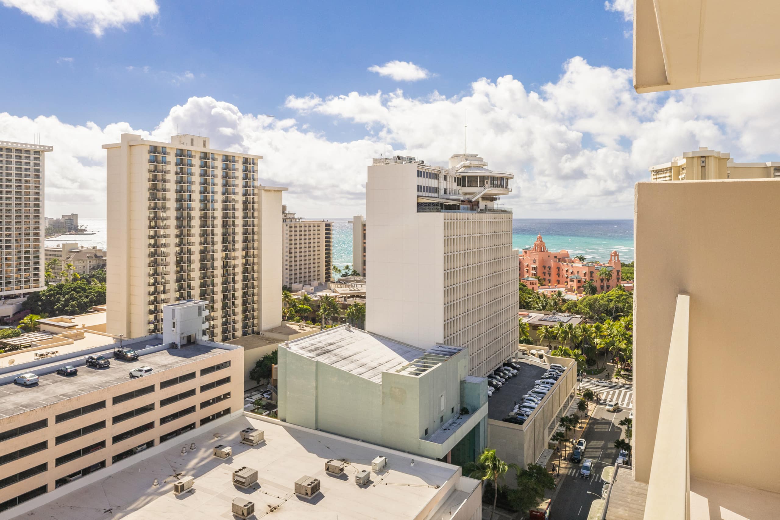 Dazzling Waikiki Studio+King Bed - Image 23