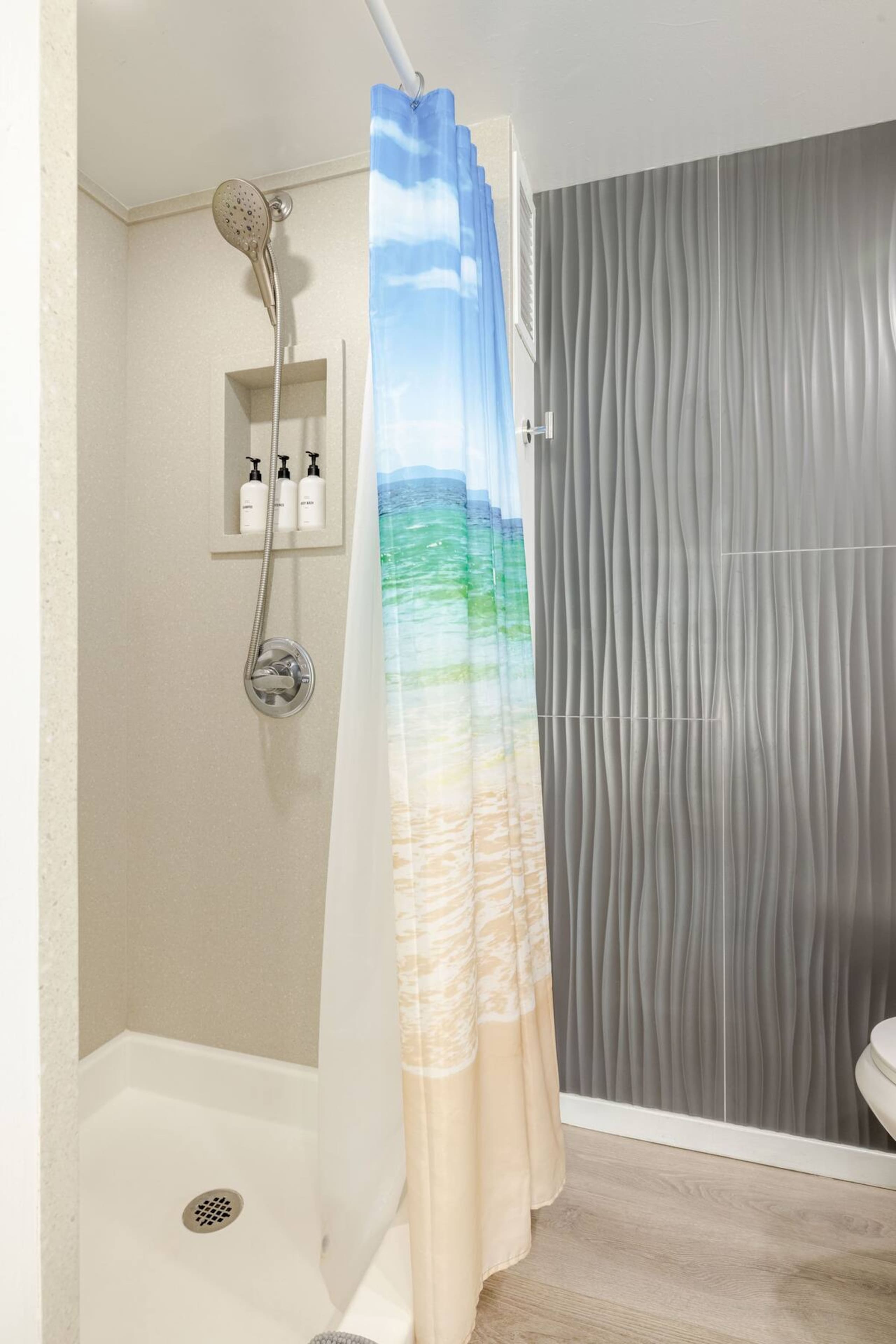 Dazzling Waikiki Studio+King Bed - Image 18