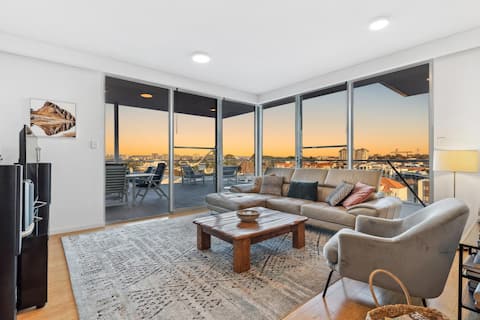Stunning 1BR Walk to Optus Stadium, Amazing Views