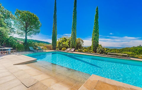 Gorgeous home in Clansayes Clansayes