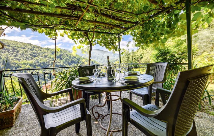 1 Bedroom Lovely Apartment In Mezzanego - Carasco