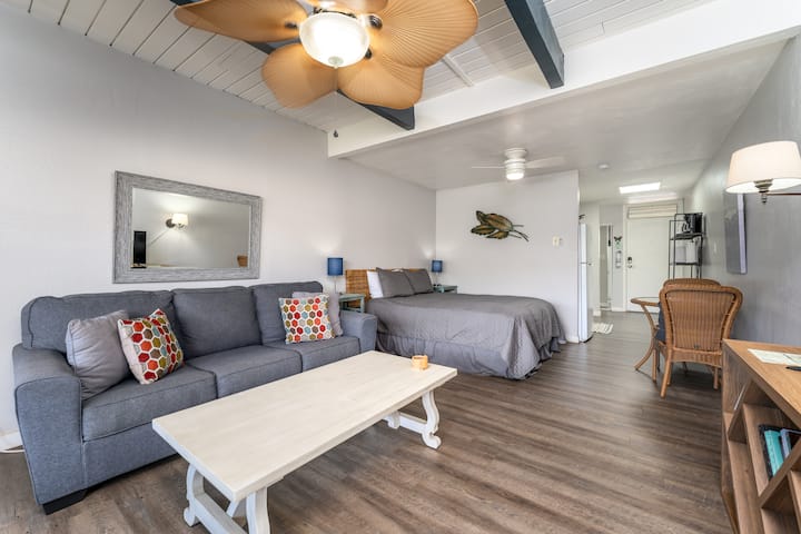 Chic Studio Across The Beach, Pool, Hot Tub, Wifi - Kihei, HI
