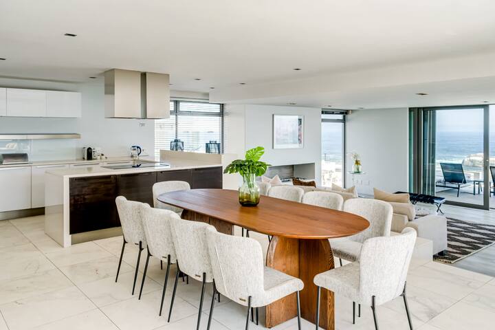 Admire the Panoramic Views at Blue Ocean Penthouse gallery image 4