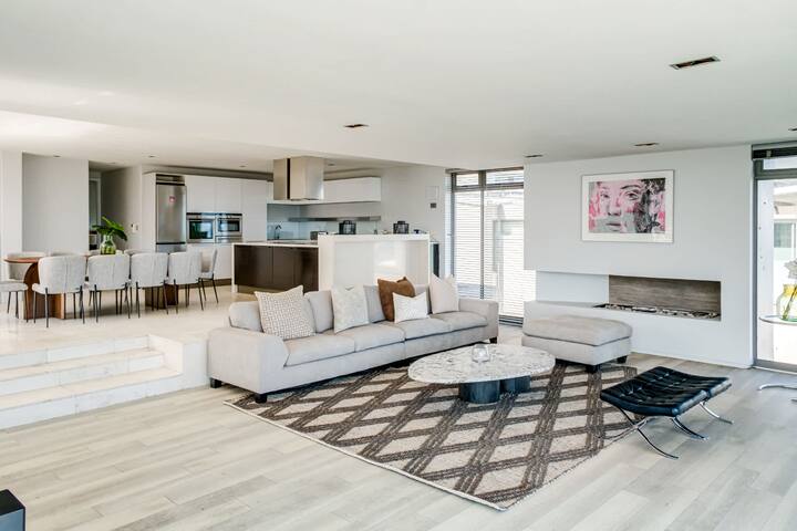 Admire the Panoramic Views at Blue Ocean Penthouse gallery image 2