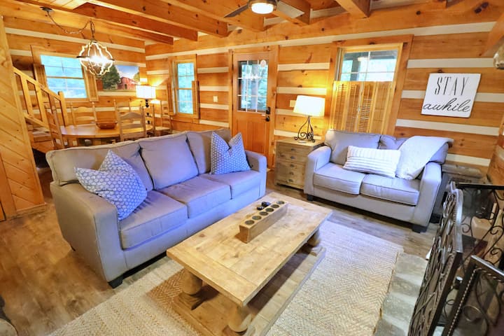 The Cove: Log Cabin! Pet Friendly! Fire Pit! - Cherokee, NC