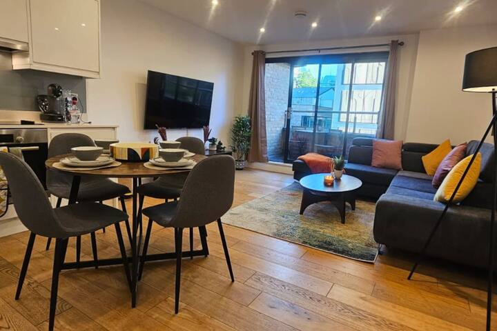 Chic 2 Bed/2 Bath by Old Street Station – Zone 1 gallery image 4