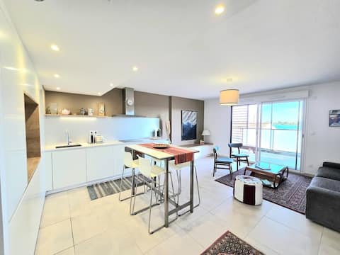 Popular Airbnb listing: Beautiful view near the harbor, stylish, parking in Marseillan