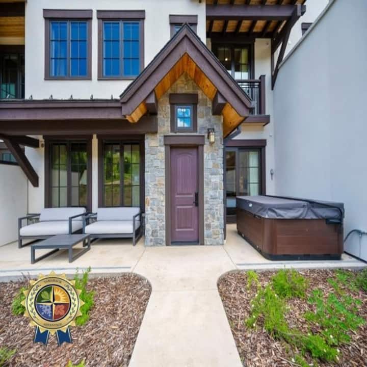 Slopeside Retreat | Includes $50 Resort Credit - Donnelly, ID