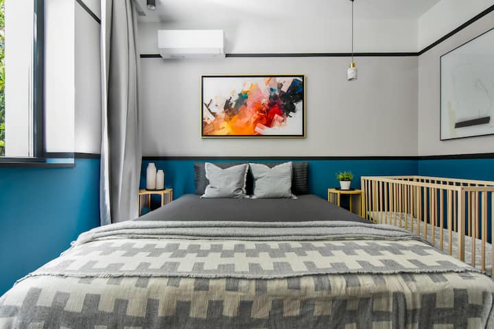 ปลอดภัยและอบอุ่น: เตียงเด็กช่วยให้ลูกน้อยของคุณนอนหลับได้อย่างปลอดภัยและสะดวกสบาย