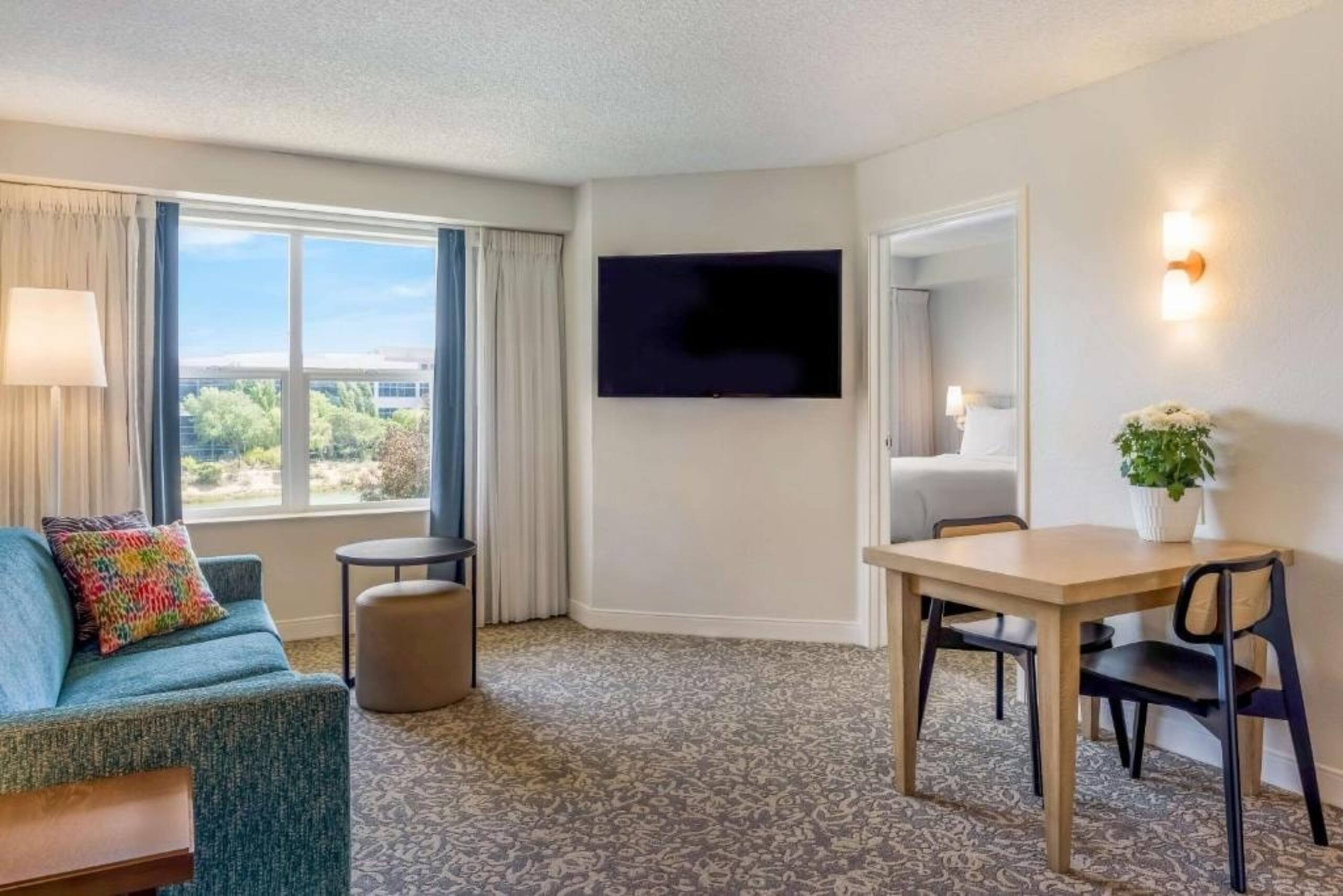 One Bedroom Suite Near Ideaya Biosciences SAN - Image 4