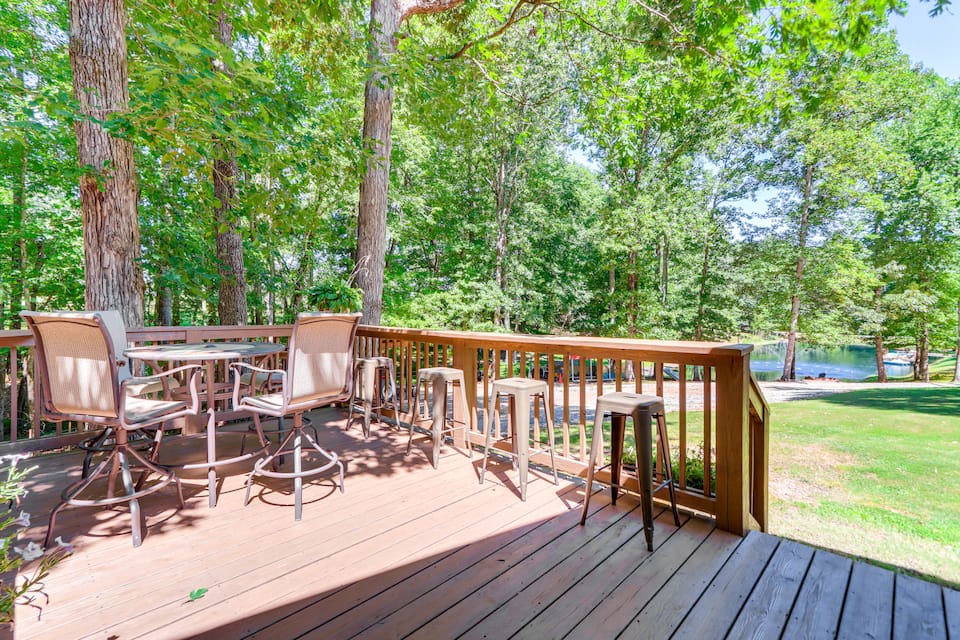 A farm cabin with its own fishing pond, Ranger, Georgia, United States, photo 9 of 10