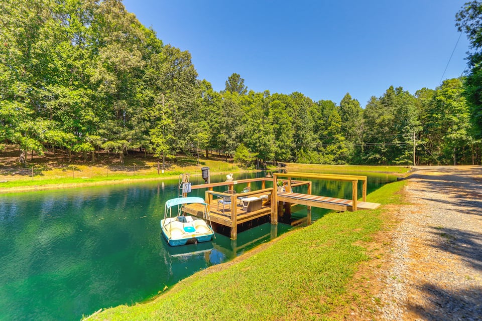 A farm cabin with its own fishing pond, Ranger, Georgia, United States, photo 1 of 10