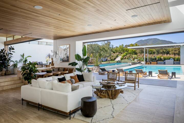 Modern Malibu Masterpiece | Private Pool Oasis gallery image 3