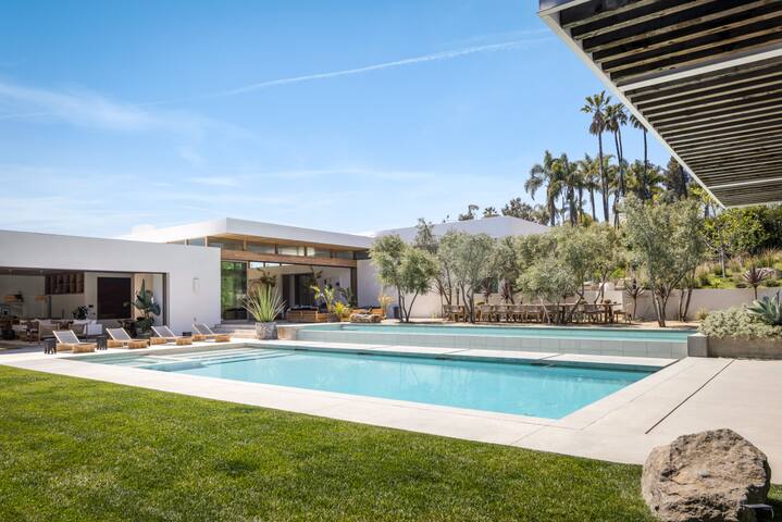 Modern Malibu Masterpiece | Private Pool Oasis