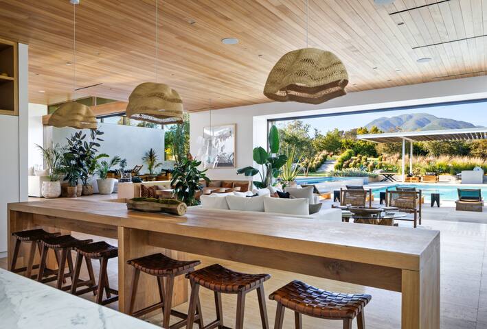 Modern Malibu Masterpiece | Private Pool Oasis gallery image 2