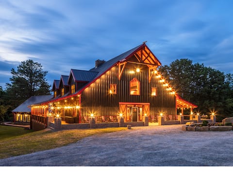 Black Eagle Lodge - Unique - 8 Bedrooms - 2 Pools