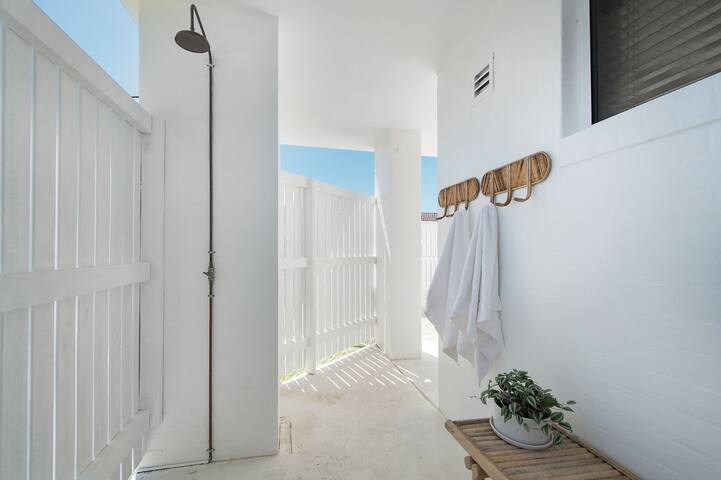 Blanc Whole House gallery image 2