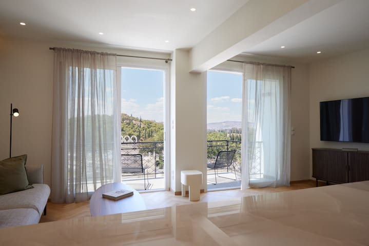 Heart of Athens Acropolis Gem – 2Br Stunning Views