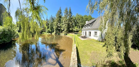*Ker Lenn* on the edge of a pond, pretty property