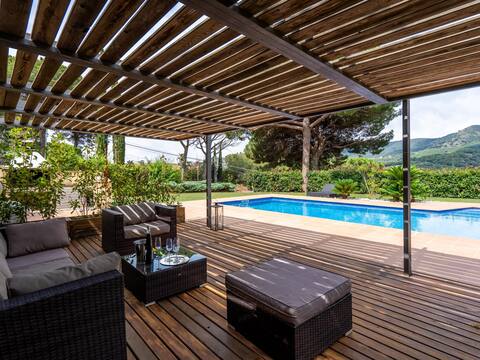Villa Llum with Views, Pool 25 minutes from BCN