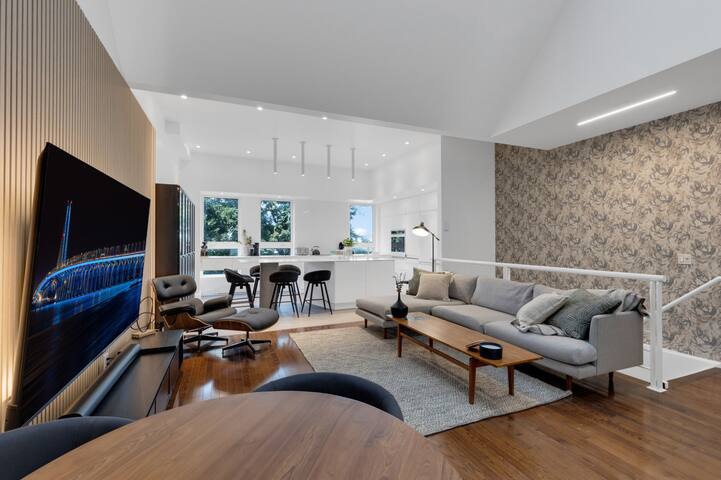 Sunny 3 BDR 2 Bath Downtown Escape gallery image 4