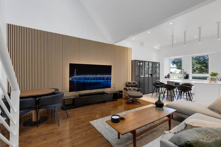 Sunny 3 BDR 2 Bath Downtown Escape gallery image 3